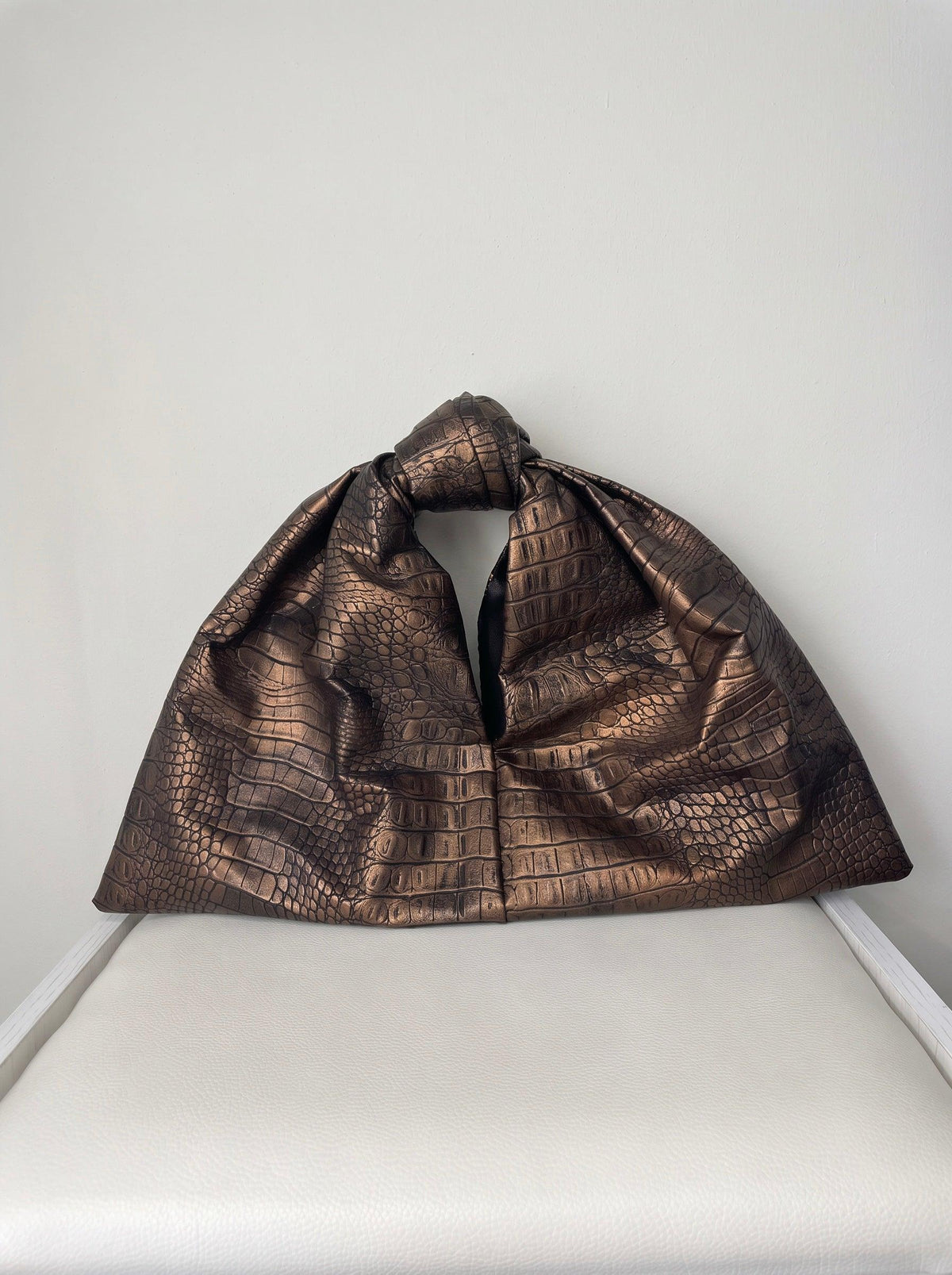 ESSENZA – Crocodile Effect