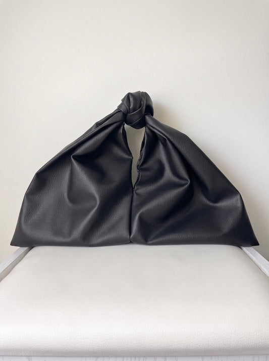 ESSENZA - Black