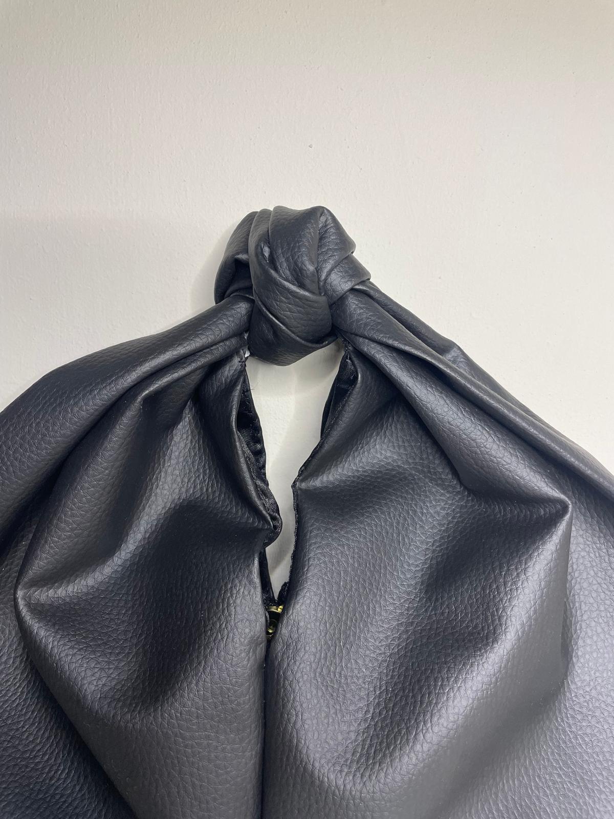 ESSENZA - Black