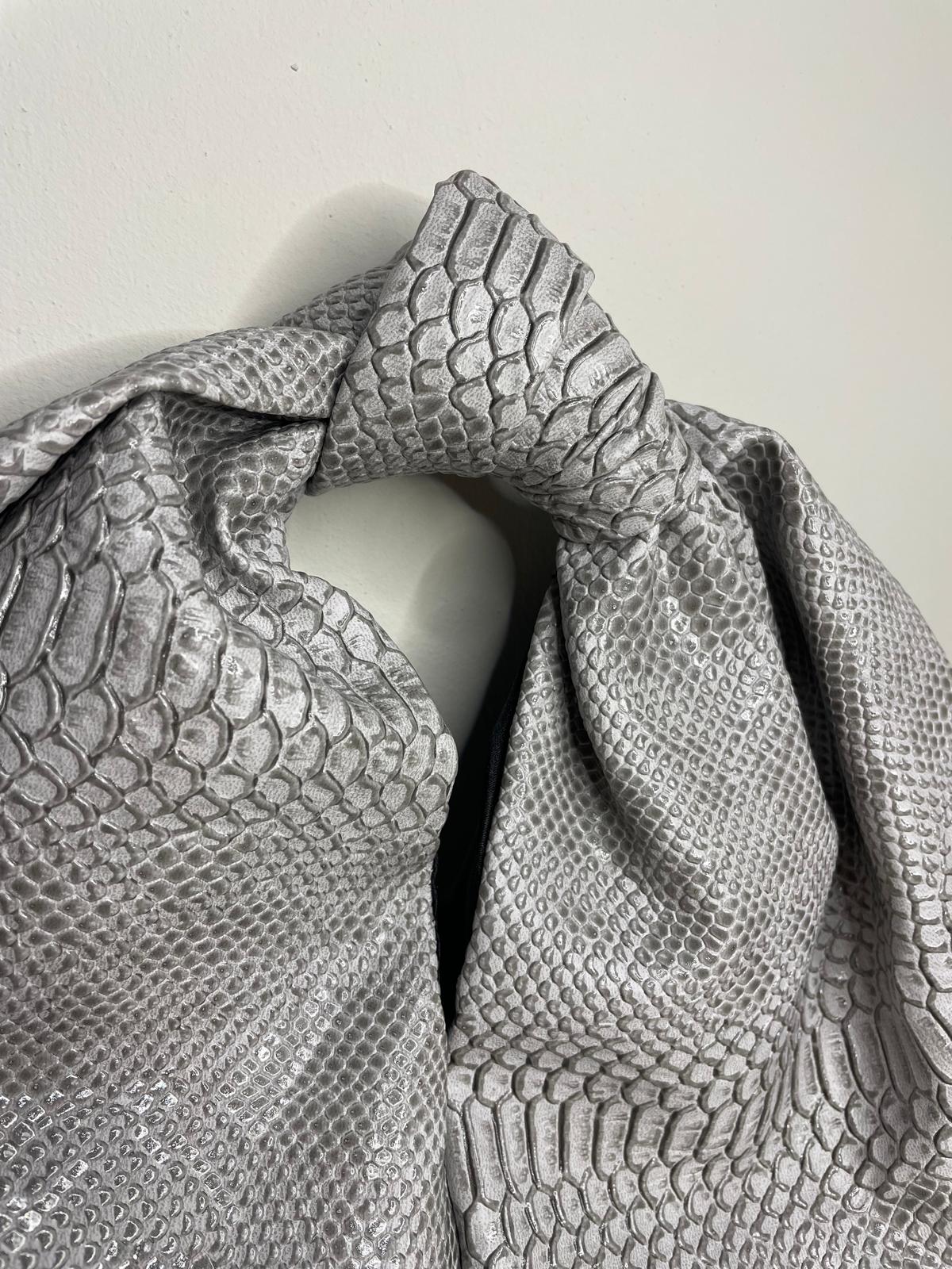 ESSENZA – Python Effect